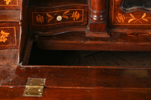 Lot 112 - A late 18th century/early 19th-century Dutch...