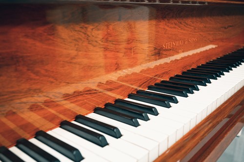 Lot 210 - A Steinway of New York baby grand piano No...