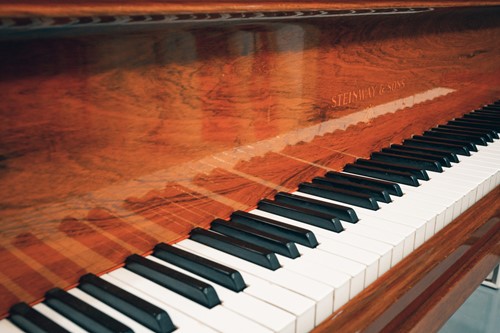Lot 210 - A Steinway of New York baby grand piano No...