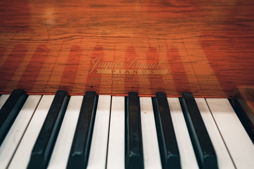 Lot 210 - A Steinway of New York baby grand piano No...