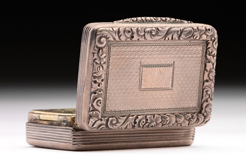 Lot 402 - A William IV vinaigrette; rounded rectangular...