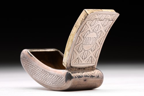 Lot 372 - A George III double aperture snuff box; convex,...