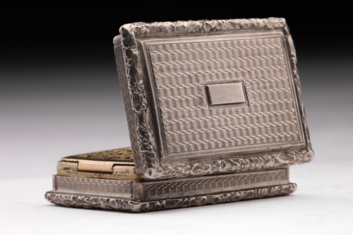 Lot 370 - A George IV vinaigrette; rounded rectangular...