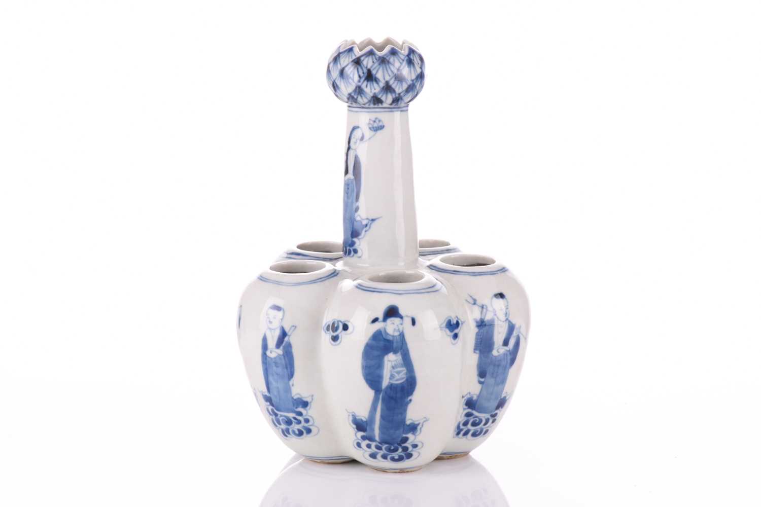 Lot 68 - A Chinese blue & white quintal bulb holder, in...