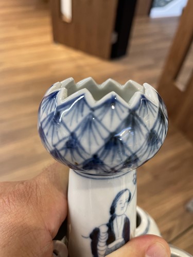 Lot 68 - A Chinese blue & white quintal bulb holder, in...