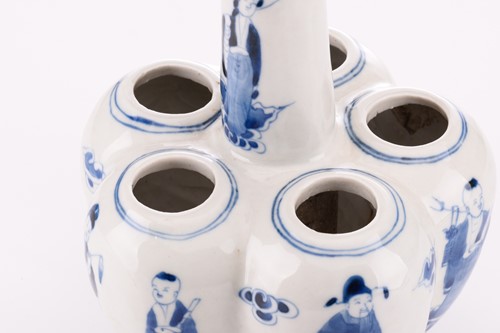 Lot 68 - A Chinese blue & white quintal bulb holder, in...