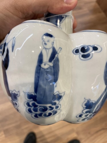 Lot 68 - A Chinese blue & white quintal bulb holder, in...
