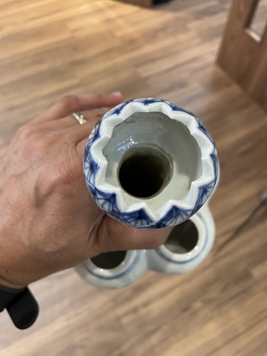 Lot 68 - A Chinese blue & white quintal bulb holder, in...
