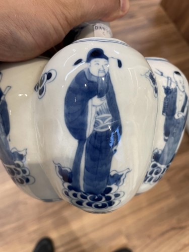 Lot 68 - A Chinese blue & white quintal bulb holder, in...