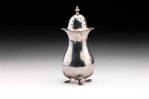 Lot 409 - An Edwardian silver sugar castor of square...
