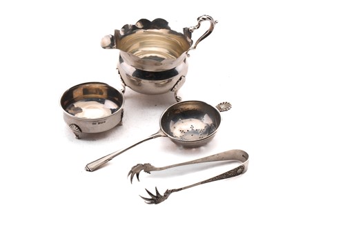 Lot 461 - An Edwardian silver pot-bellied cream jug....