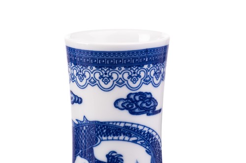 Lot 102 - A pair of large Chinese blue and white...