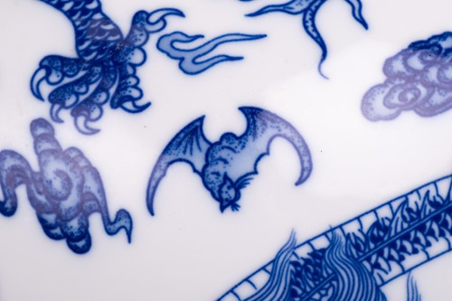 Lot 102 - A pair of large Chinese blue and white...