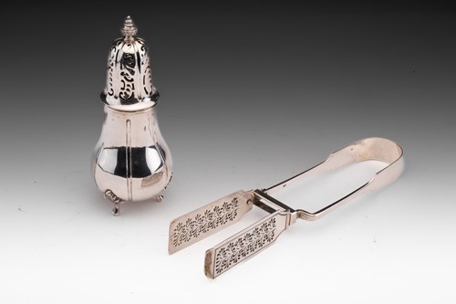Lot 449 - A pair of George IV asparagus tongs fiddle...