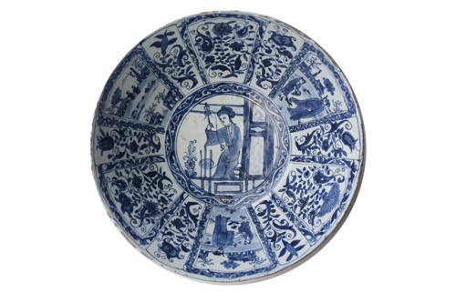 Lot 215 - A Chinese blue & white porcelain Kraak bowl,...