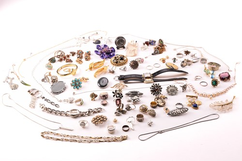 Lot 97 - Quantity of costume jewellery, to include...