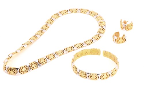 Lot 100 - An 18ct bi-coloured gold necklace in the style...