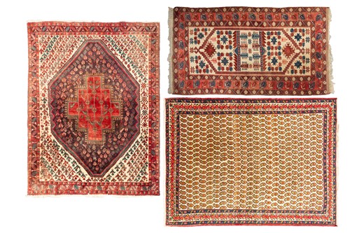 Lot 269 - A 20th-century ivory ground Bidjar rug with a...