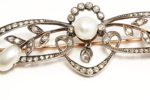 Lot 290 - An Edwardian pearl and diamond brooch,...