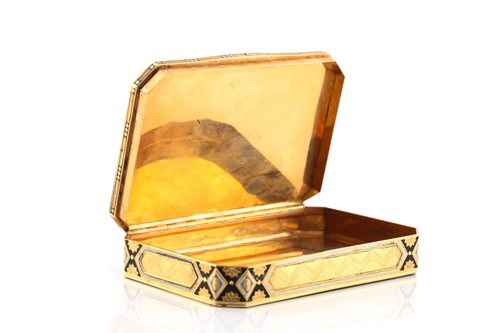Lot 192 - An early 19th century Swiss gold and enamel...