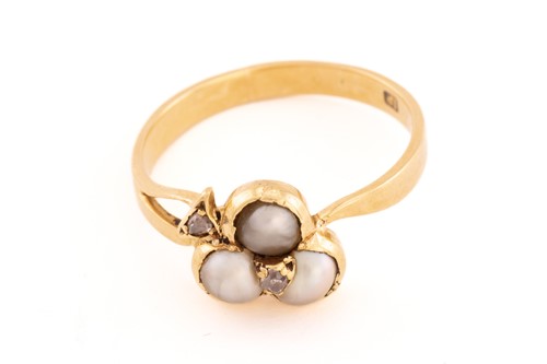 Lot 69 - A pearl and diamond three-leaf clover ring,...