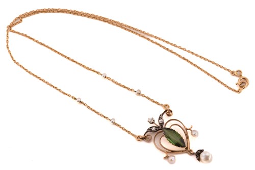 Lot 52 - An Edwardian lavalier necklace with tourmaline,...