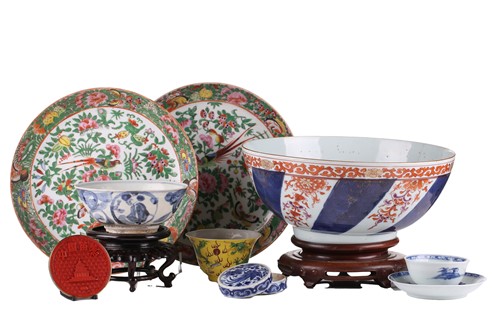 Lot 150 - A Chinese blue & white 'Nanking Cargo' tea...