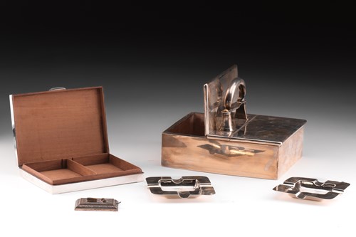 Lot 324 - An early 20th-century silver two-section...