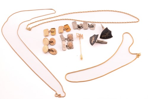 Lot 58 - A small collection of gold and silver items,...