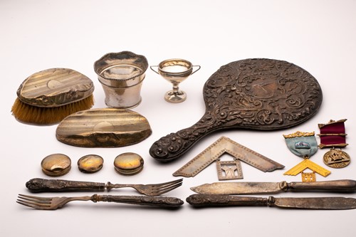 Lot 405 - A mixed collection of silver and gold,...
