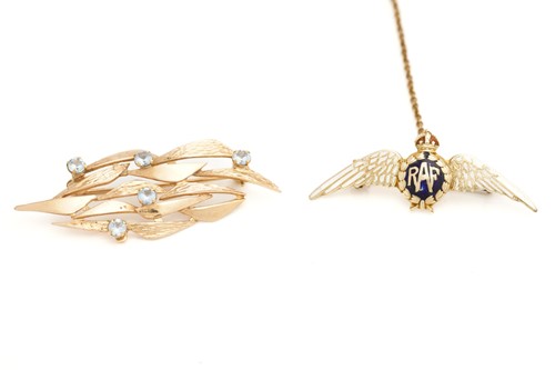 Lot 166 - A Royal Air Force sweetheart brooch in 9ct...