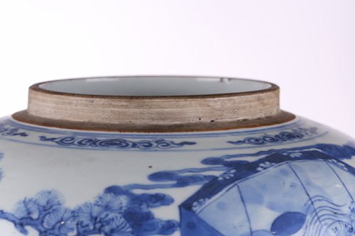 Lot 131 - A Chinese blue and white porcelain vase, Qing,...