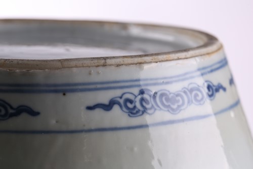 Lot 131 - A Chinese blue and white porcelain vase, Qing,...