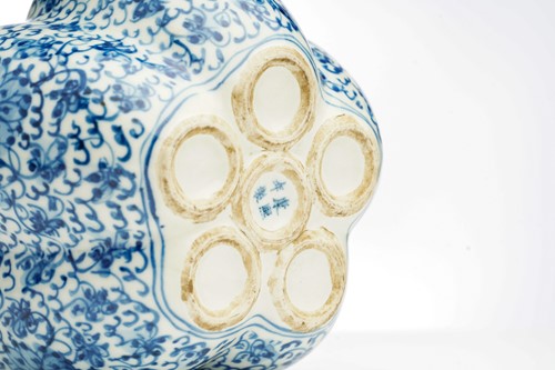 Lot 80 - A Chinese porcelain quintal bulb pot, painted...