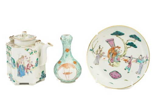Lot 73 - A Chinese famille rose teapot, Qing, late...