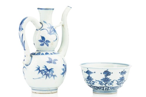 Lot 153 - A Chinese porcelain blue & white Persian...