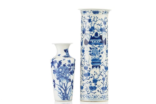 Lot 133 - A Chinese blue & white vase, Qing, 18th...