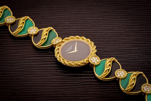 Lot 330 - A stunning Patek Philippe lady's dress watch...