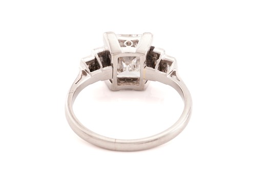 Lot 171 - An Art Deco style diamond engagement ring,...