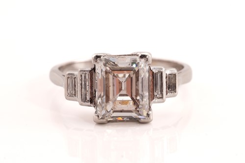 Lot 171 - An Art Deco style diamond engagement ring,...