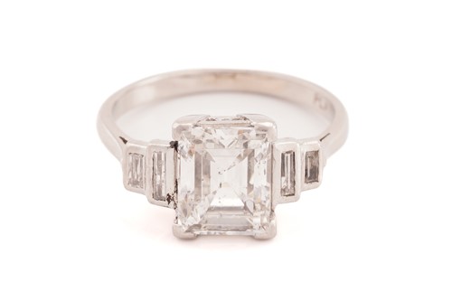 Lot 171 - An Art Deco style diamond engagement ring,...
