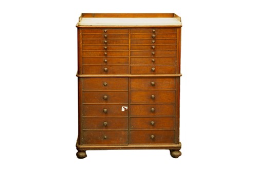 Lot 316 - A Victorian marble-topped mahogany...