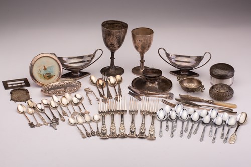 Lot 435 - A pair of George III boat shaped salts, with...