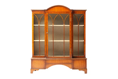 Lot 261 - An early 20th-century mahogany miniature...