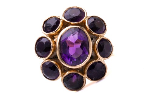 Lot 41 - An amethyst cluster ring in 9ct yellow gold,...