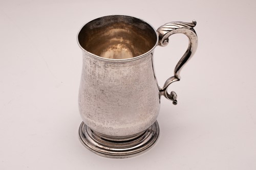 Lot 368 - A George III silver tankard; baluster form...