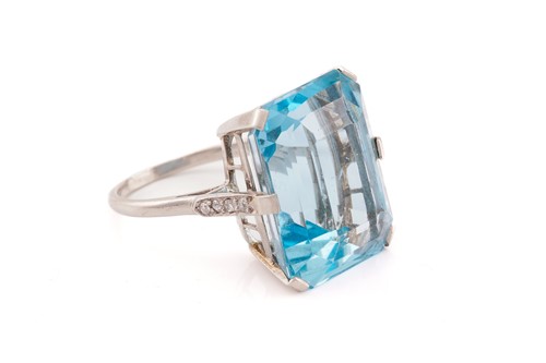 Lot 140 - A large aquamarine dress ring, featuring an...