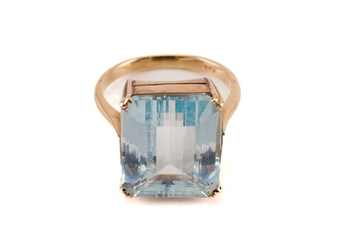 Lot 155 - An aquamarine solitaire ring, composed of an...