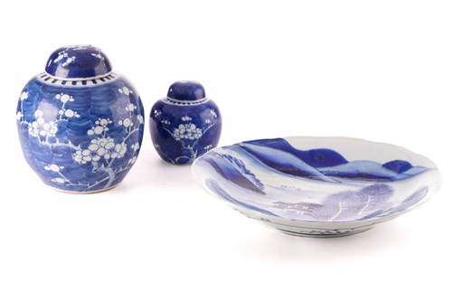 Lot 179 - A Japanese blue & white dish, 18th/19th...
