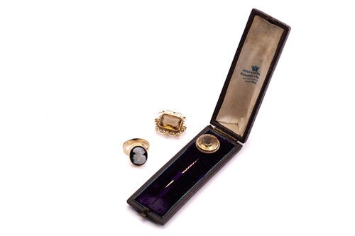 Lot 33 - A citrine brooch, a cameo ring and a citrine...